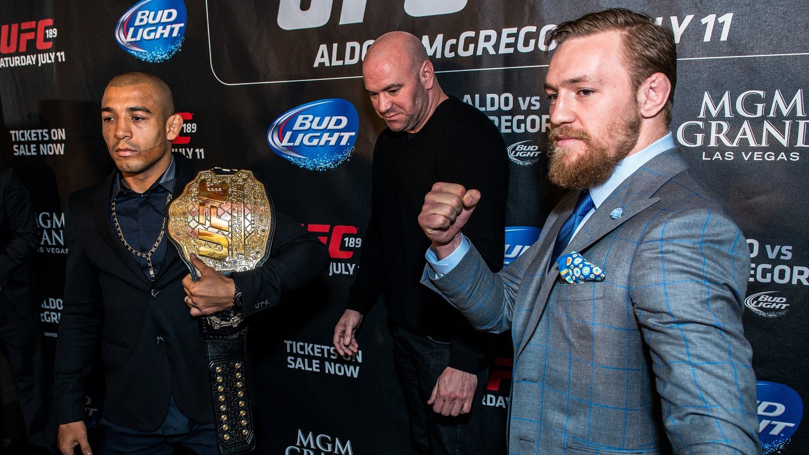 Conor McGregor face à José Aldo avant l’UFC 189