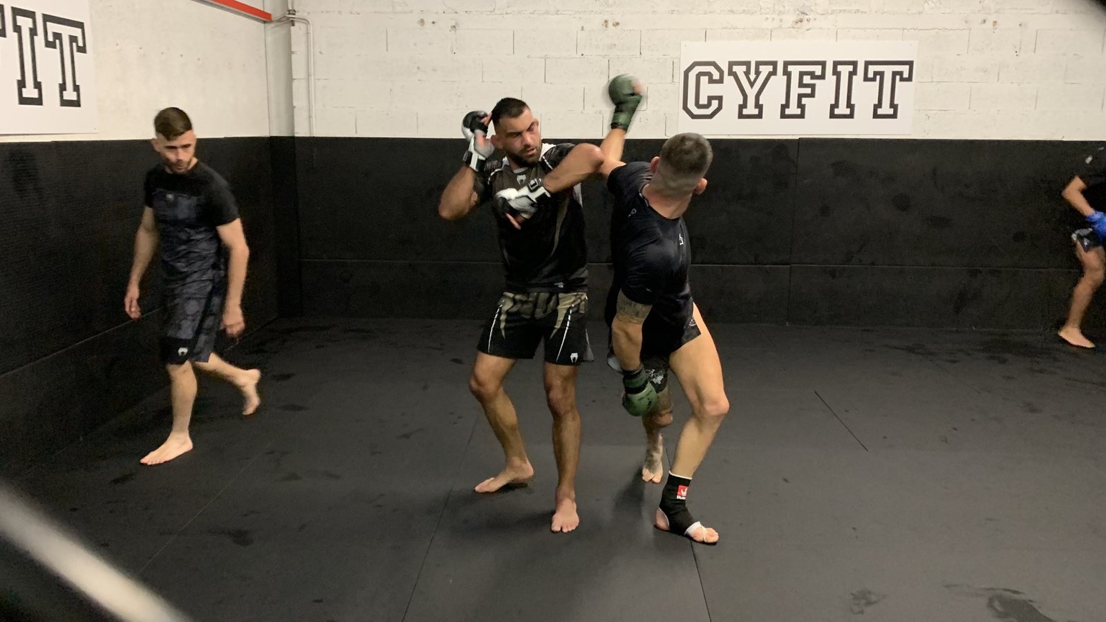 Nicolas Ott supervise un sparring